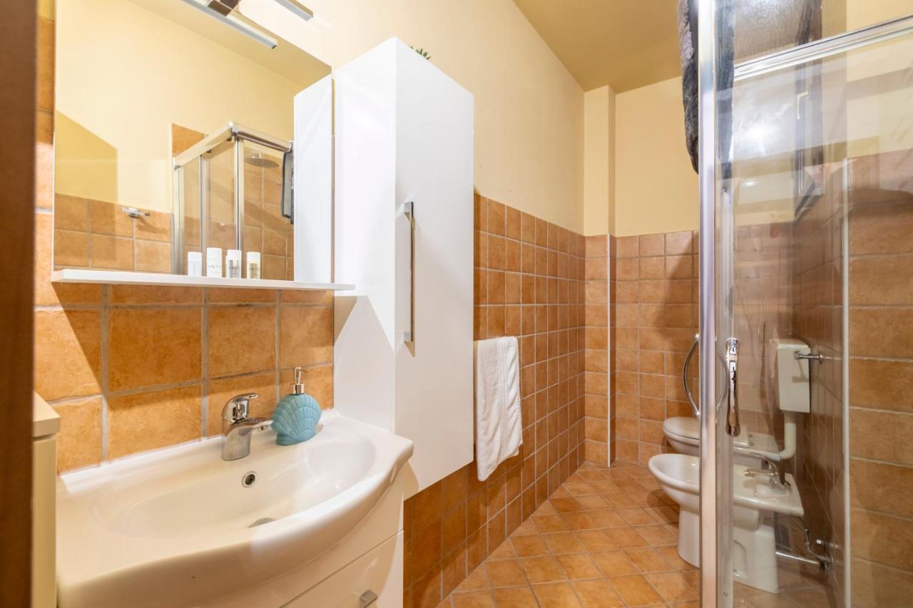 Leonardo Academy In 5' - Parcheggio Gratis - Laghi & Wi-Fi Apartment Sesto Calende Exterior foto